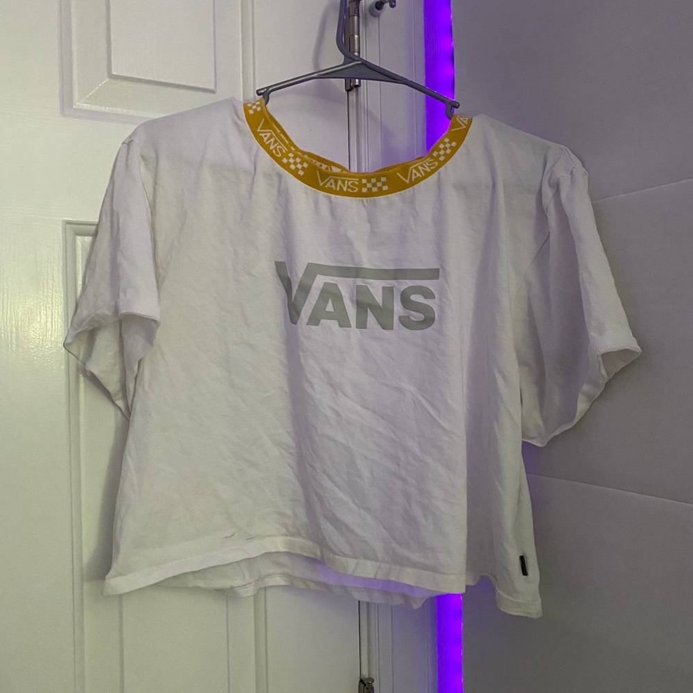 vans cropped tee